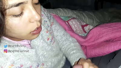 POGOLTNEM VSE MOŽEVO MLEKO, KI SE JE NABRALO - POKAŽE JEZIK S SPERMO